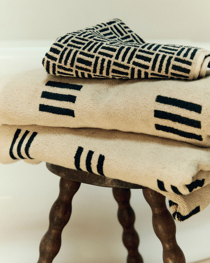 Willis Pool Towel - Sand & Noir