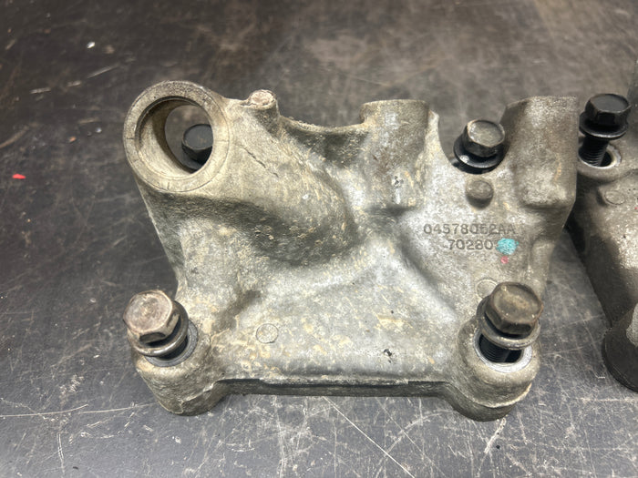 05-10 CHRYSLER 300C SRT8 6.1 5.7 LEFT  RIGHT SIDE ENGINE MOTOR MOUNT BRACKET OEM