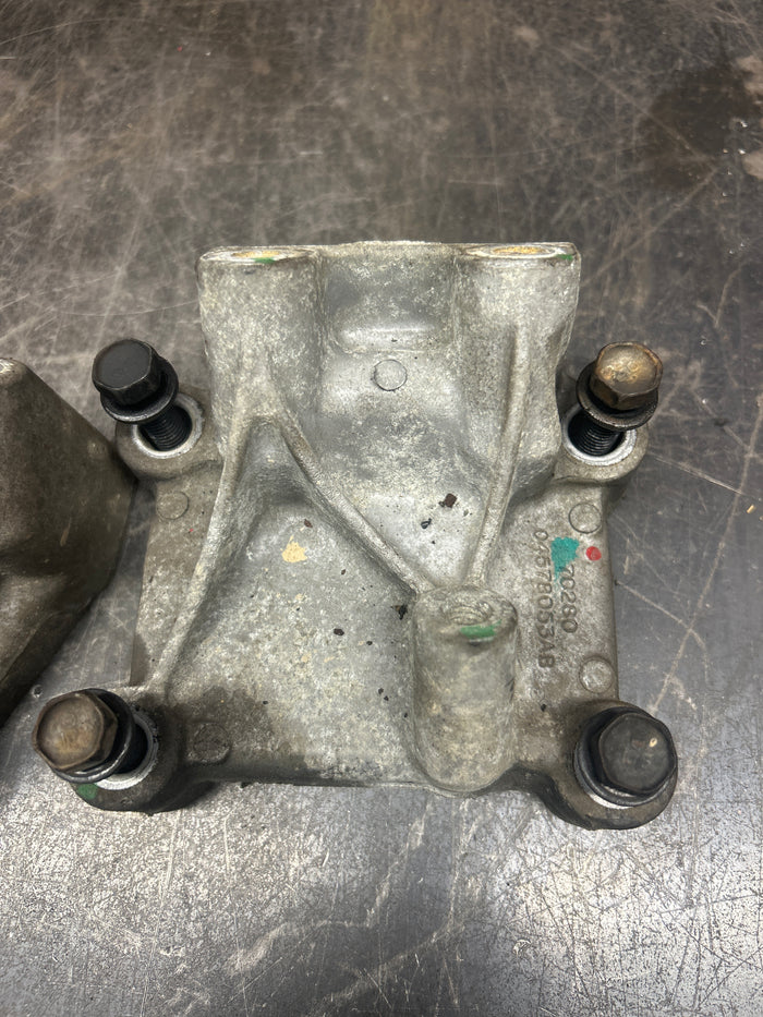 05-10 CHRYSLER 300C SRT8 6.1 5.7 LEFT  RIGHT SIDE ENGINE MOTOR MOUNT BRACKET OEM