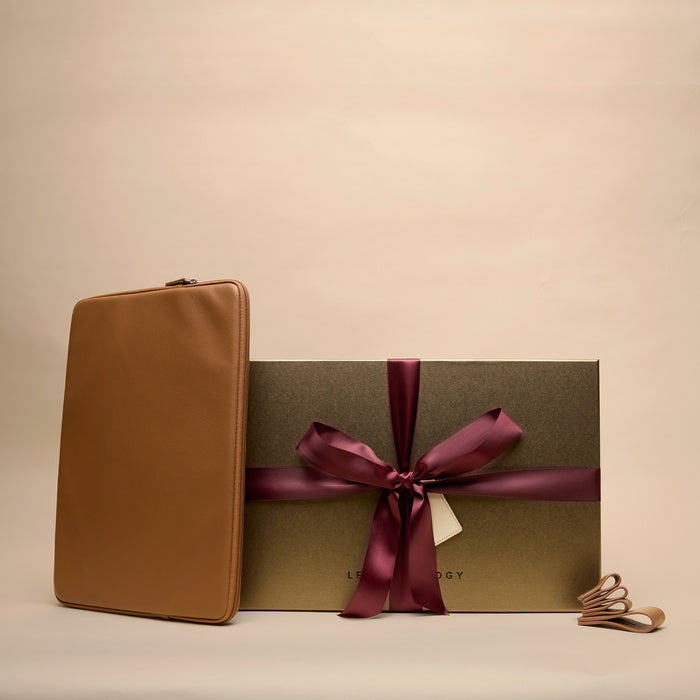 16 Inch Laptop Essentials Gift Set Cognac