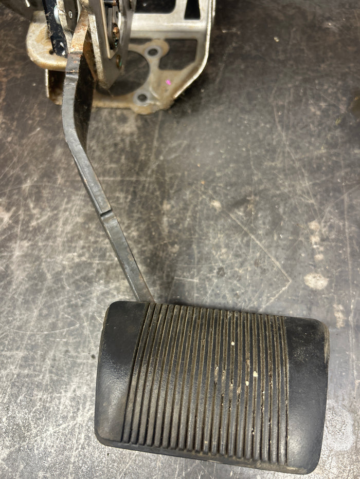 2005-2007 Chrysler 300C SRT8 Brake Pedal Assembly and Mounting Bracket OEM