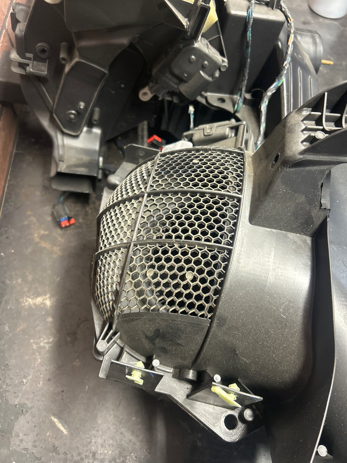 2005-2010 CHRYSLER 300 SRT8 HVAC A/C HEATER BLOWER HOUSING BOX 04596500AE