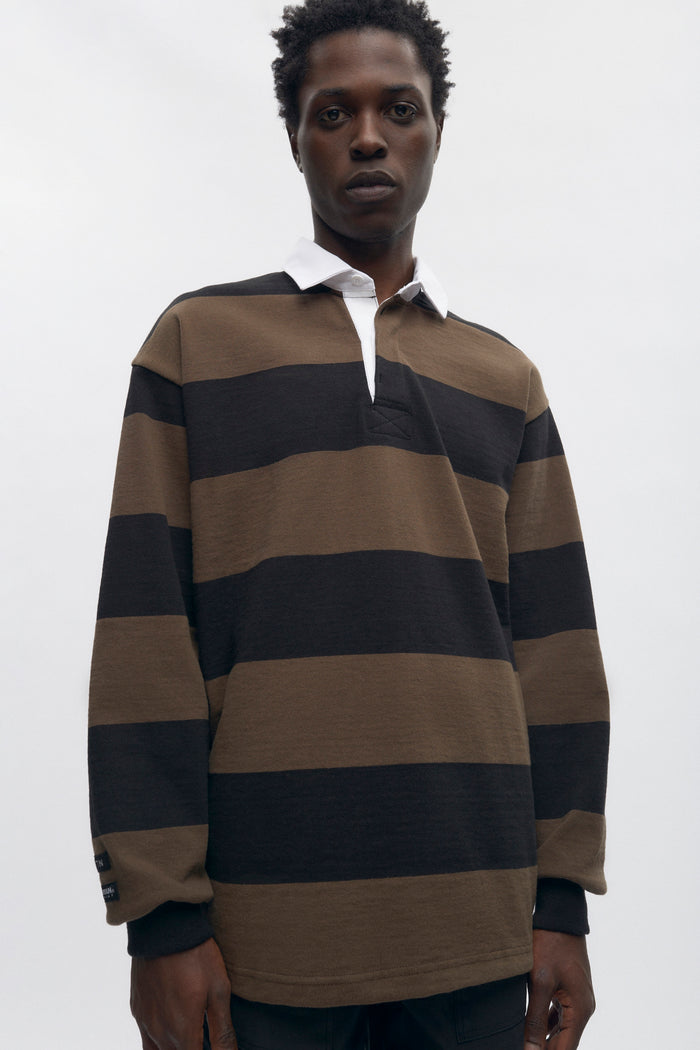 Model is 6’2 and is wearing a size L.