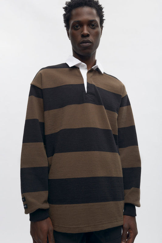 Model is 6’2 and is wearing a size L.