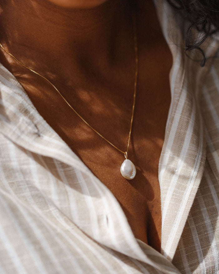plp_hover; Material: 14k Gold Fill; GLDN baroque pearl pendant necklace on gold box chain.