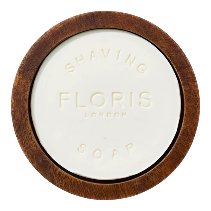 Floris London No. 89 barbersåpe i treskål med hvit såpe og synlig trestruktur