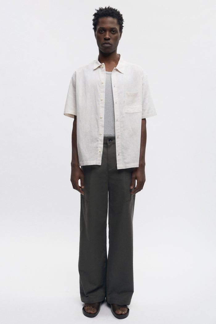 Jonathan is 6’2, is a regular 32 and is wearing a 32.