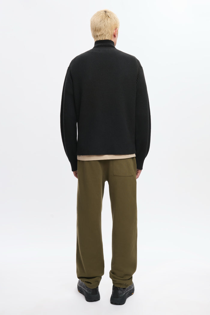 Men's Essential Sweatpant in Olive
