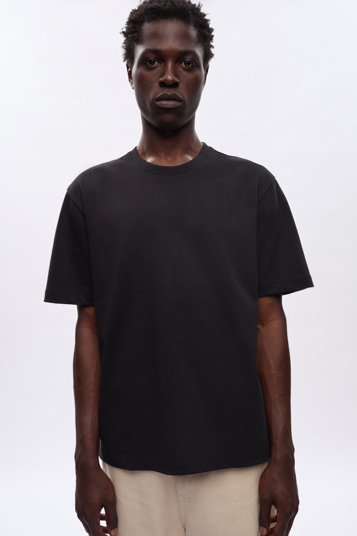 Jonathan is 6’2, a regular L and is wearing an L.