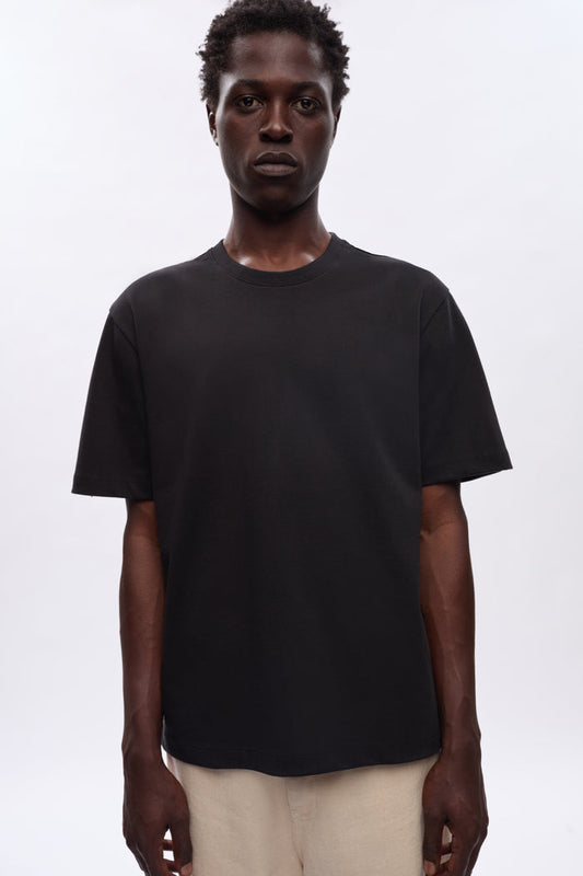 Jonathan is 6’2, a regular L and is wearing an L.
