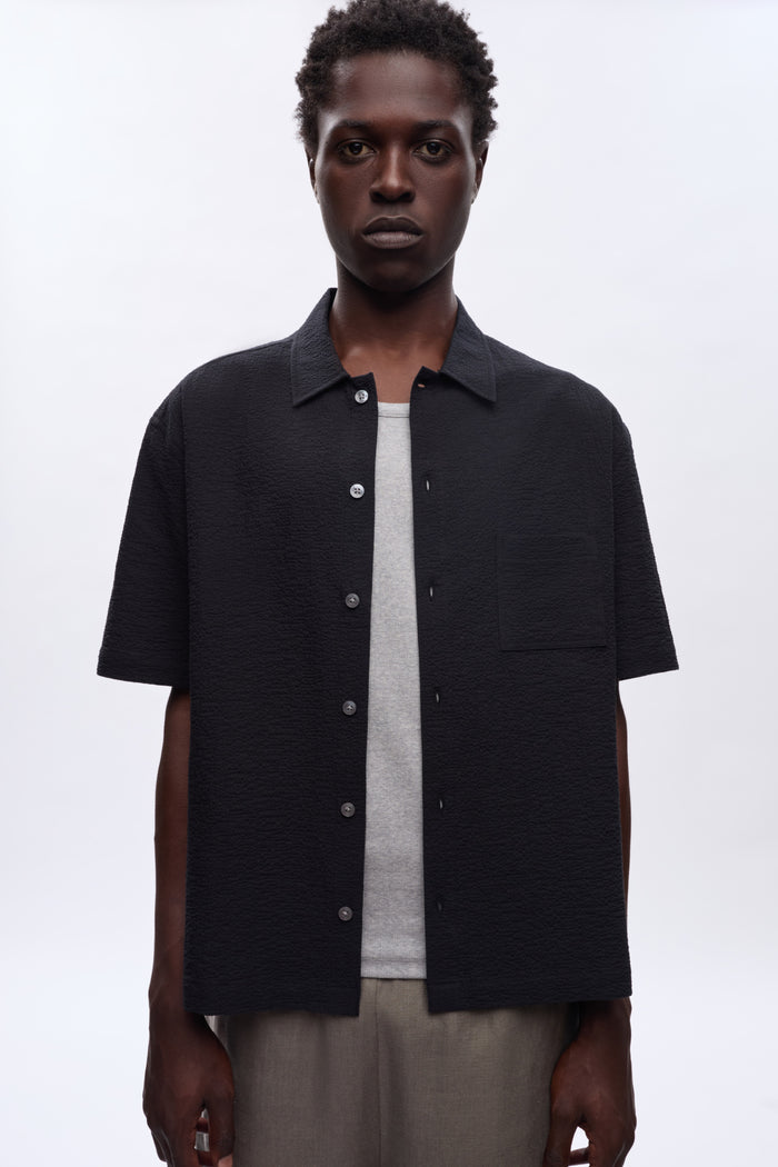 Jonathan is 6’2, a regular L and is wearing an L.