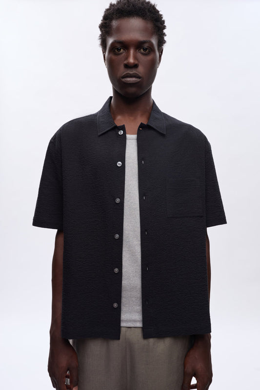 Jonathan is 6’2, a regular L and is wearing an L.