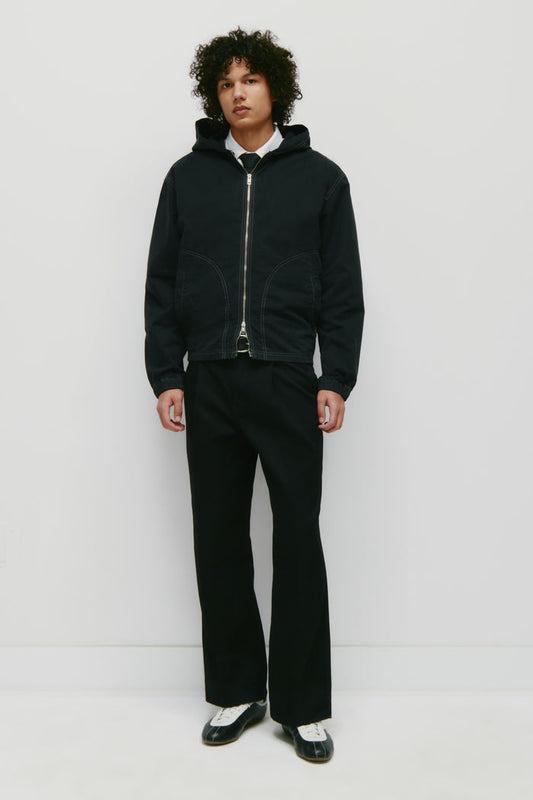 Model 6.2.5" and is wearing a size L.