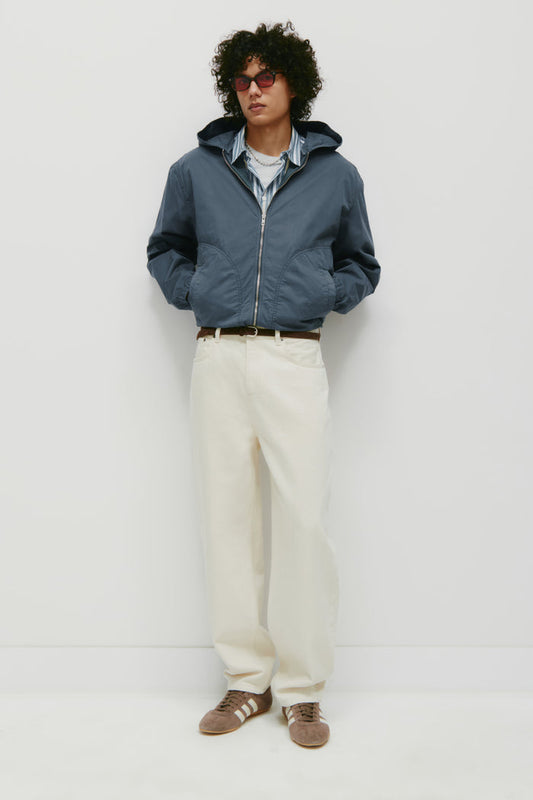 Model 6.2.5" and is wearing a size L.