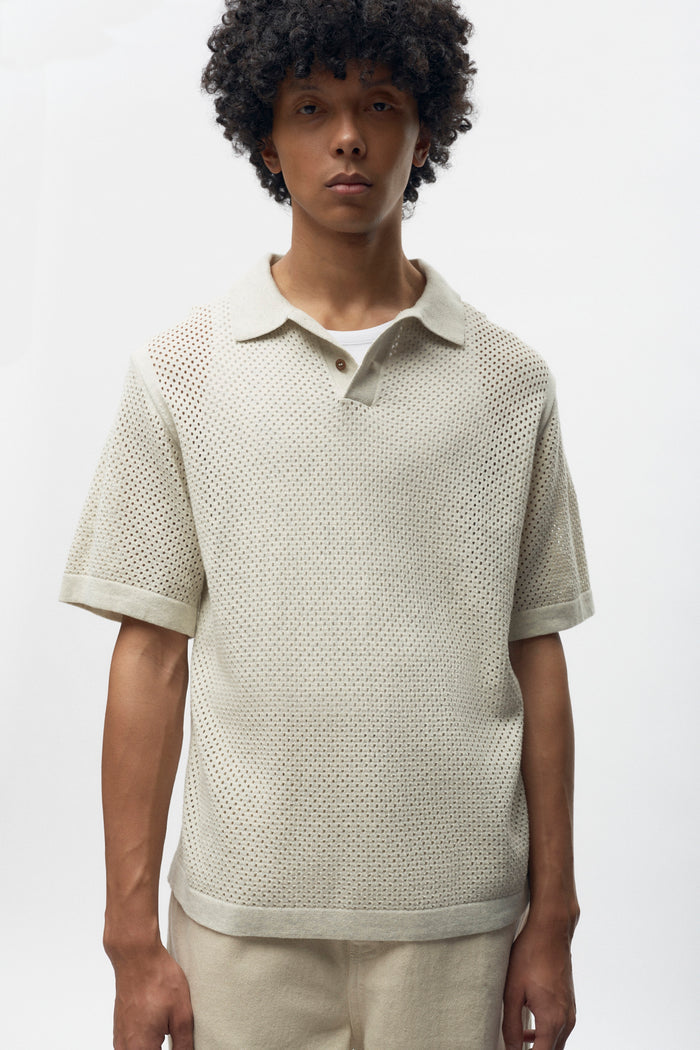 Cameron is 6ft, a regular size M, and wearing size M.