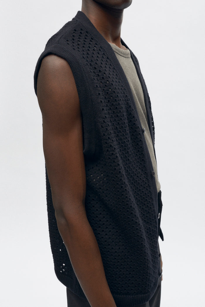 Mina Vest in Black
