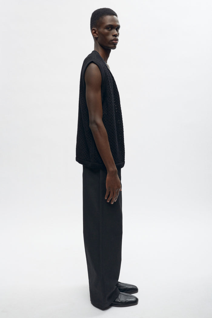Mina Vest in Black