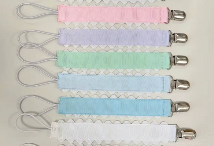 Scalloped Paci Clip