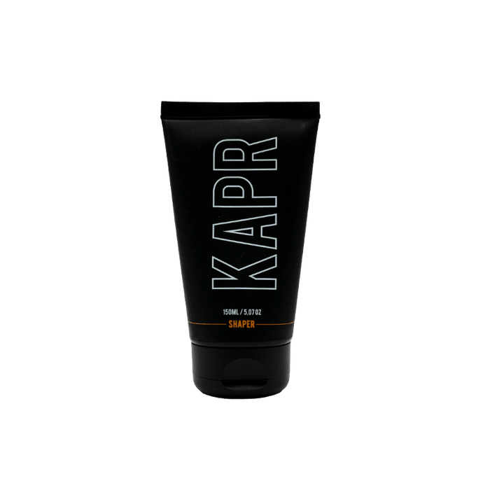 KAPR Shaper – zwarte tube met wit logo op transparante achtergrond, flexibele hairstyling paste.