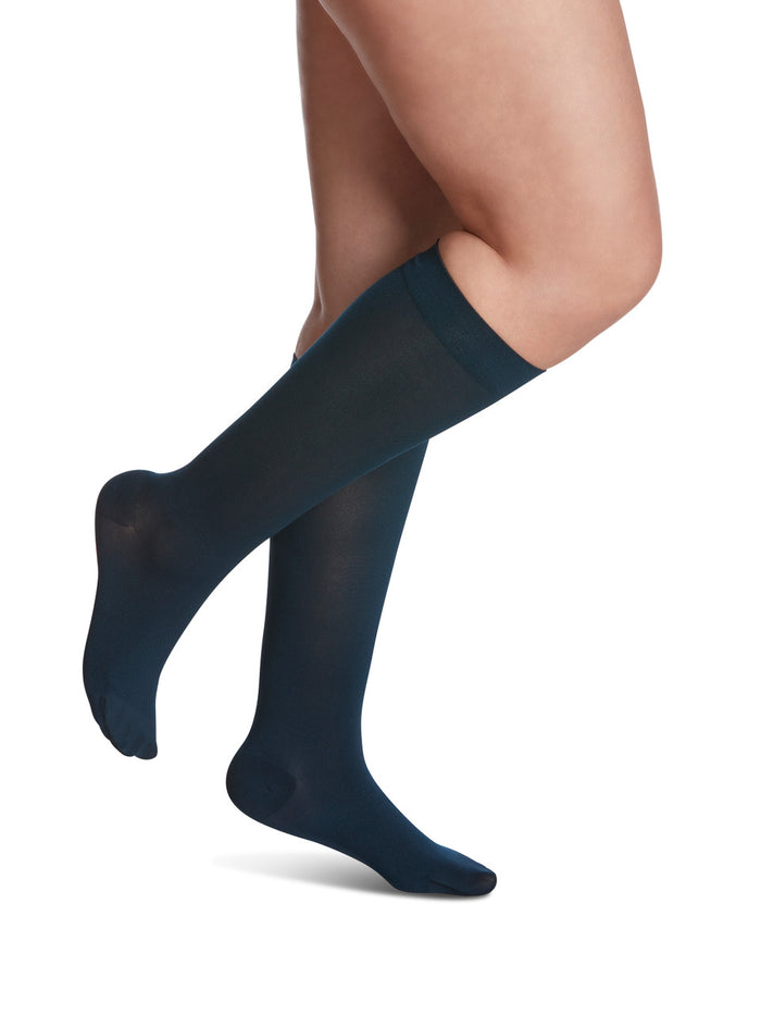 Sigvaris Soft Opaque Women's Knee High 30-40mmHg - Compression Level: Extra Firm 30-40 MmHg - Unisex - Knee