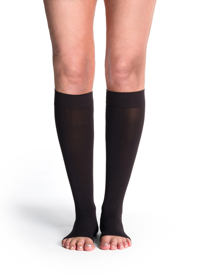 Sigvaris Soft Opaque Women's Knee High 30-40mmHg - Compression Level: Extra Firm 30-40 MmHg - Unisex - Knee